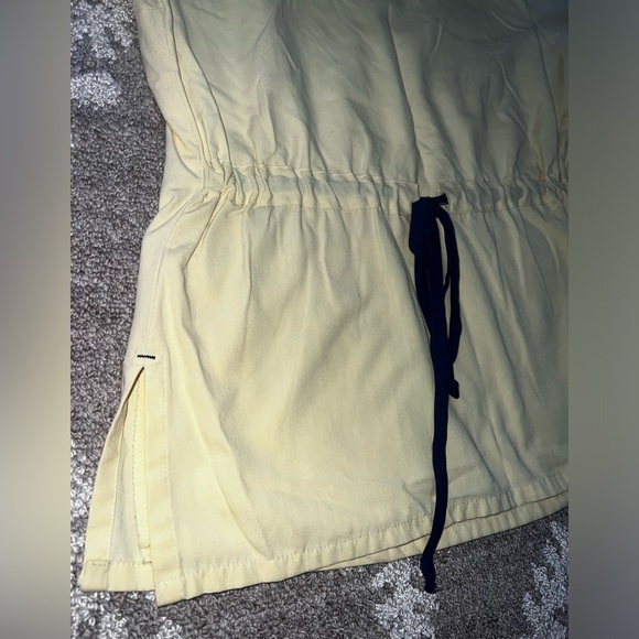 ⭐️Metroscrubs, yellow scrub shirt guessing size XS-Small⭐️Used Condition⭐️ - Picture 9 of 14